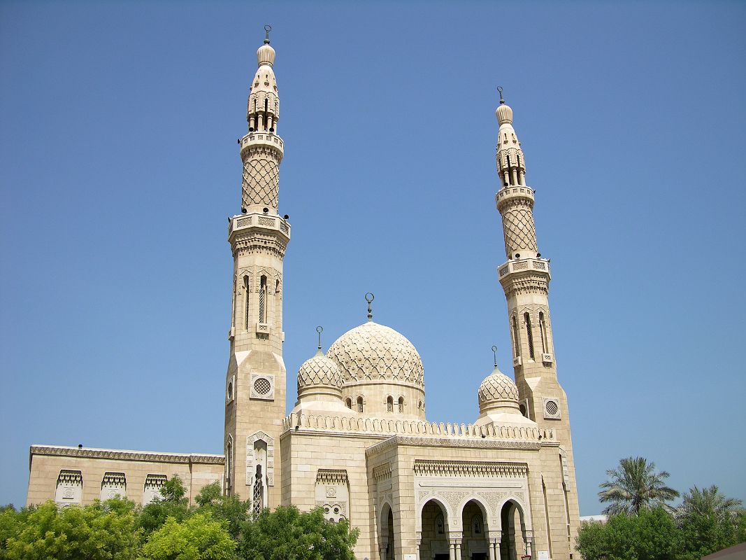 01 Dubai Jumeirah Mosque Is Built In The Medieval Fatimid Tradition With Two Minarets That Display The Subtle Details In The Stonework